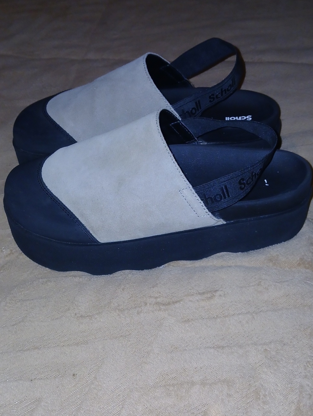 Scholl Womens Abby Beige Clogs Black Foam Platform Soles Sz: 41/10.5